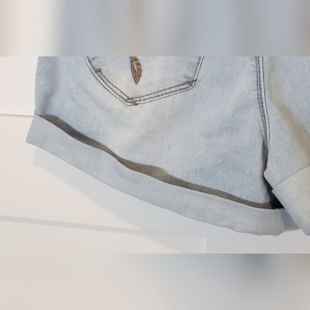 YMI WannaBettaButt? Hi Rise Stretch Lightwash Shorts Size 9 Juniors - Picture 8 of 11